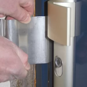 Ouverture de porte claquée