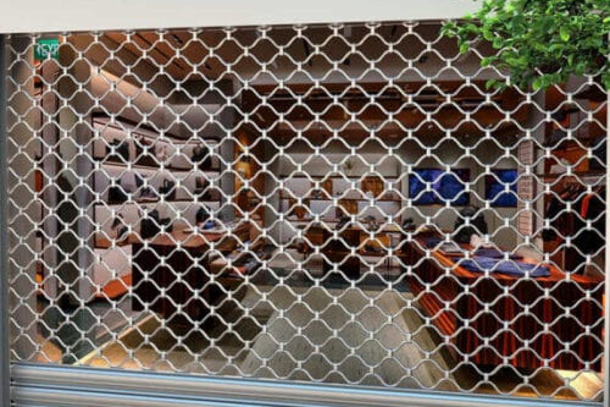 Installation de rideau métallique par PN SFER